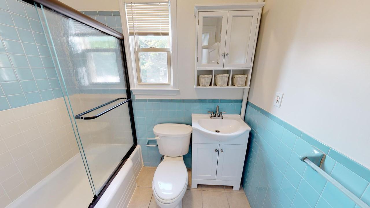 Light-filled Brighton apartment with backyard - Photo 5 of 11