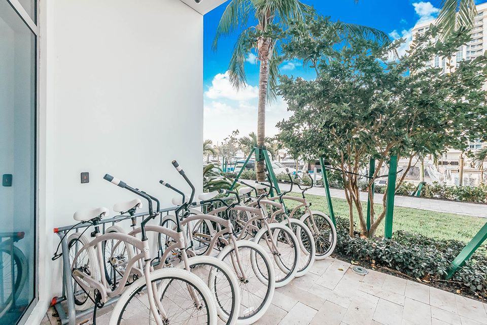17111 Biscayne Boulevard - Photo 3 of 25