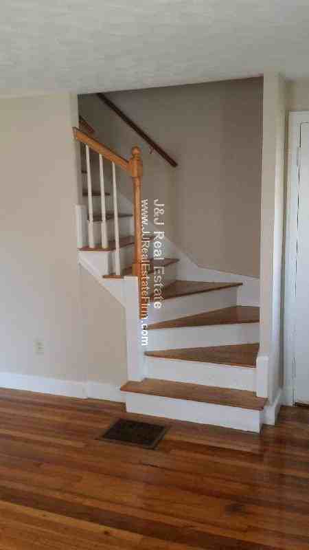 499 Mill St - Photo 2 of 7
