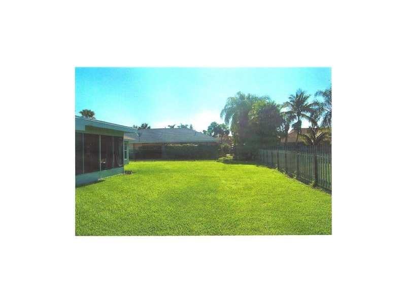 4134 Alpinia Ct N - Photo 3 of 9