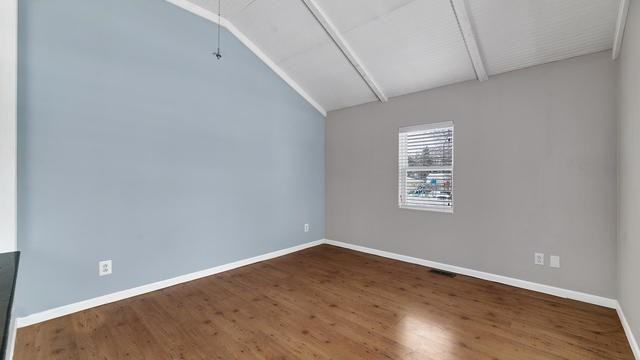 139 S Park St - Photo 3 of 18