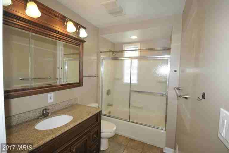 2528 Wendover Rd - Photo 3 of 7