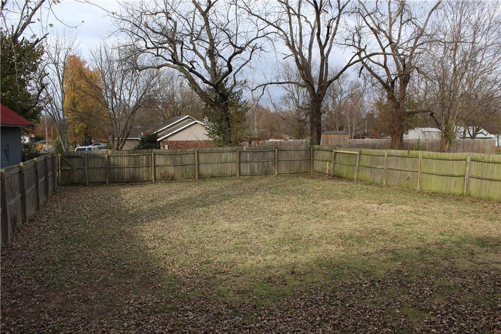 1210 Nw 2nd St - Photo 3 of 3