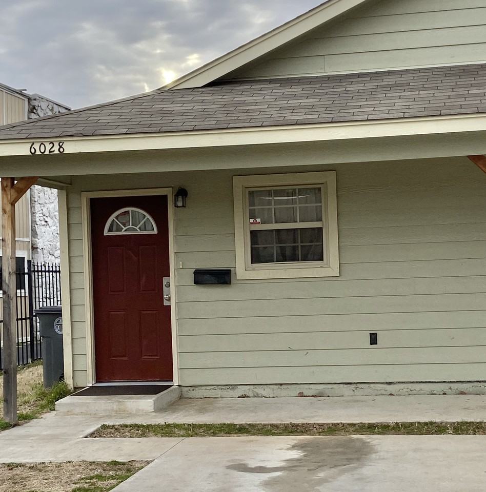 6028 S Newport Ave - Photo 2 of 17