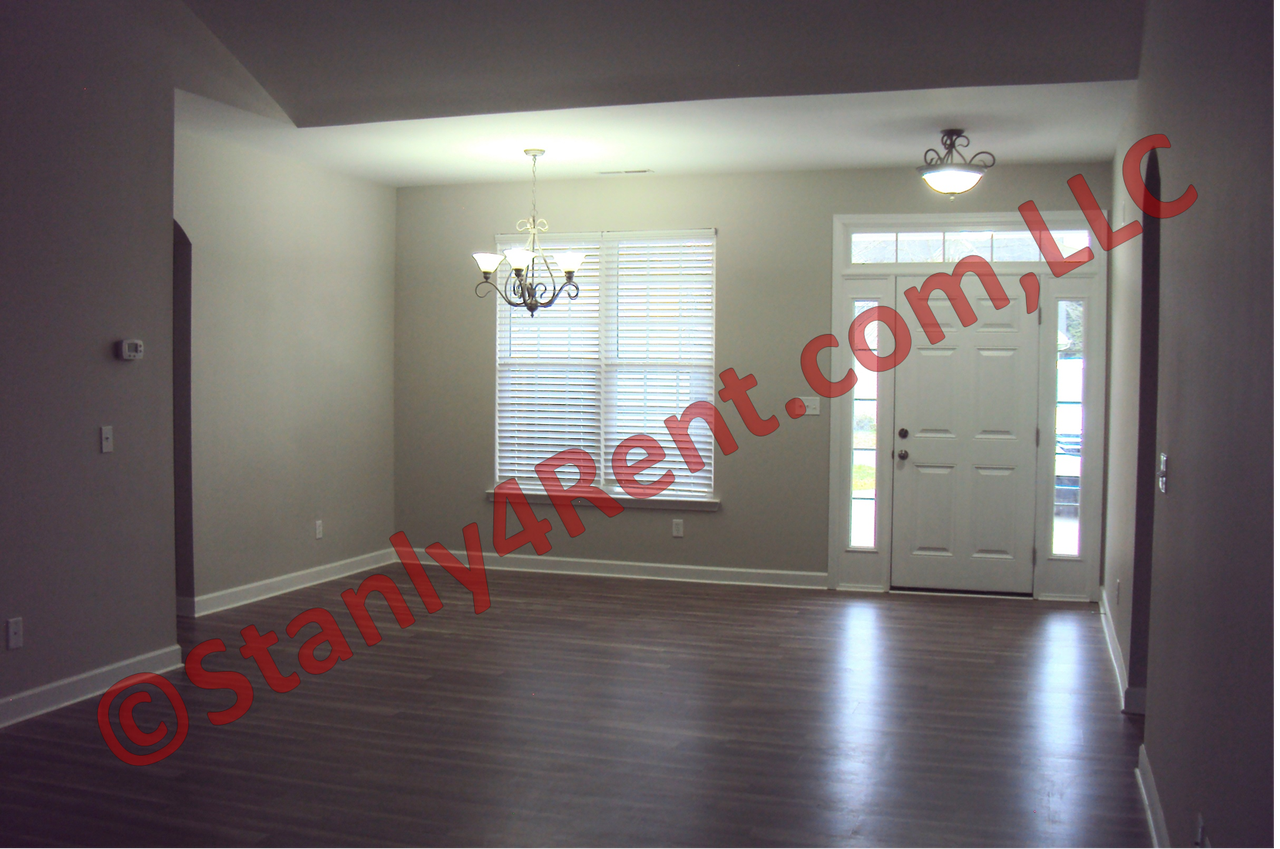 8432 Dawson Ln - Photo 3 of 12