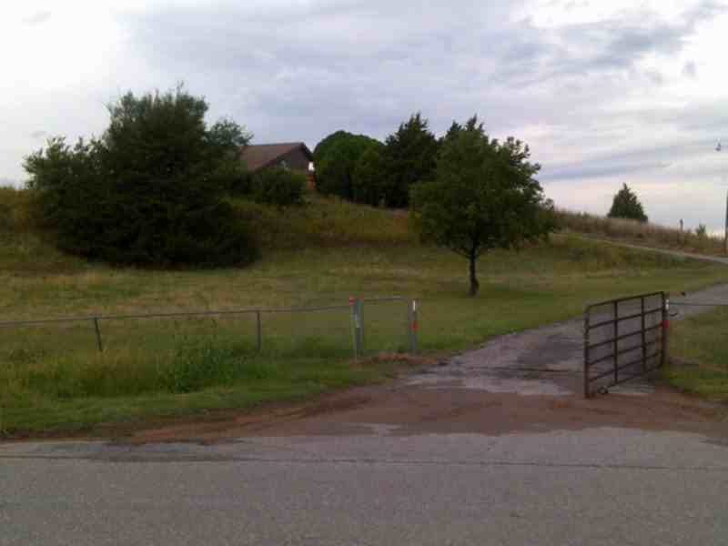 337 Nw Quanah Road - Photo 3 of 18