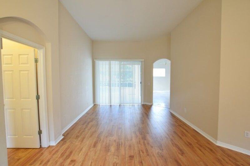 588 Lakeworth Cir - Photo 3 of 16