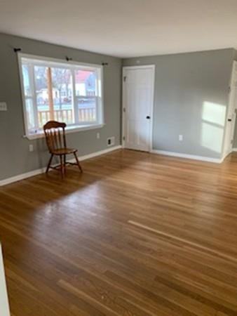 1075 Mammoth Road - Photo 2 of 11