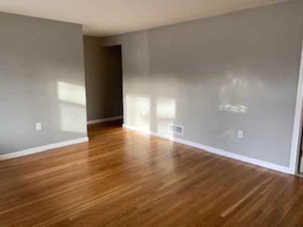 1075 Mammoth Road - Photo 3 of 11