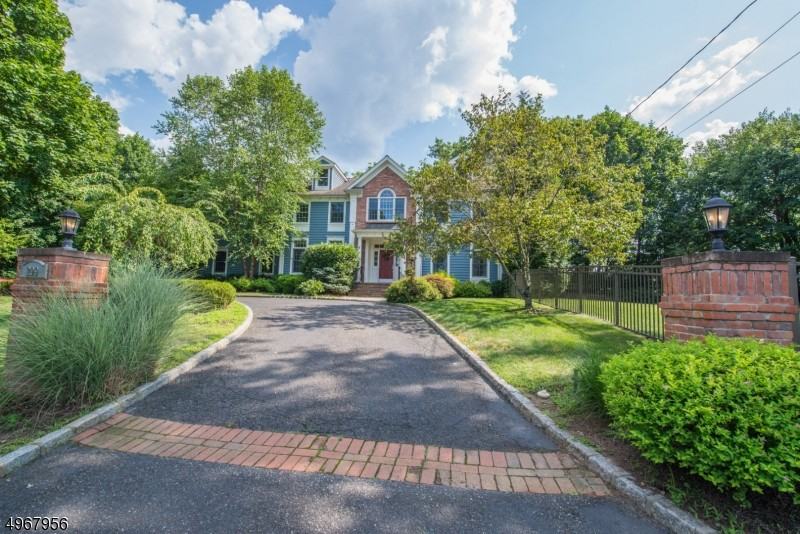 209 Lafayette Ave - Photo 2 of 25