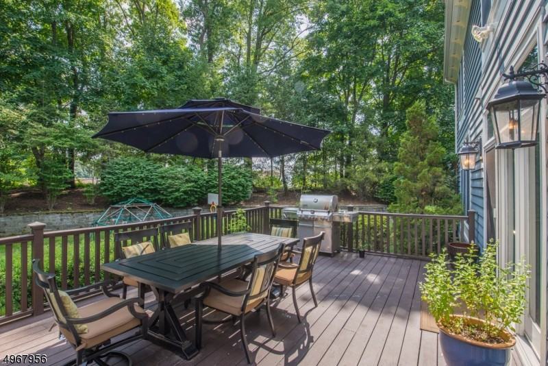 209 Lafayette Ave - Photo 3 of 25