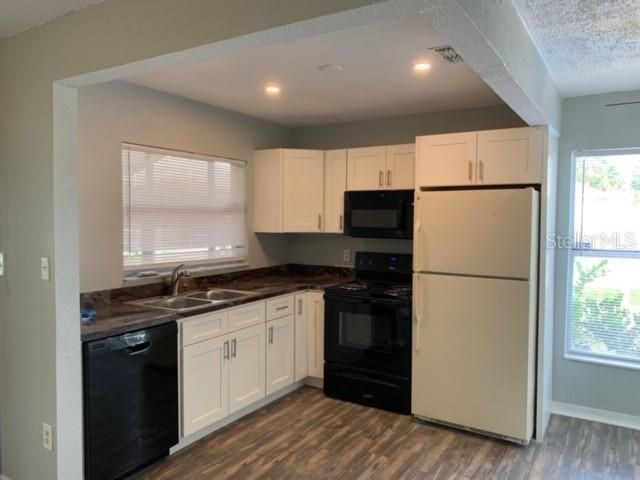 454 Ball Ct - Photo 2 of 10