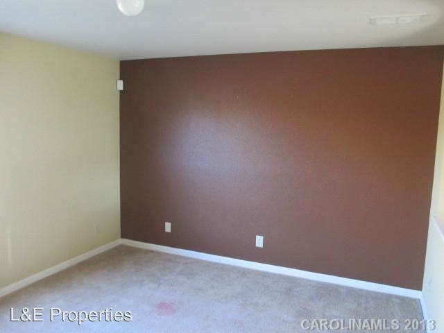 340 Zander Woods Ct - Photo 3 of 9