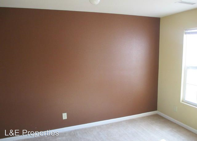 340 Zander Woods Ct - Photo 2 of 9