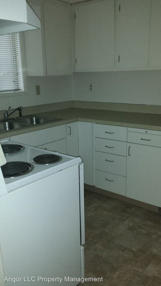 SE Jefferson St - Photo 3 of 6