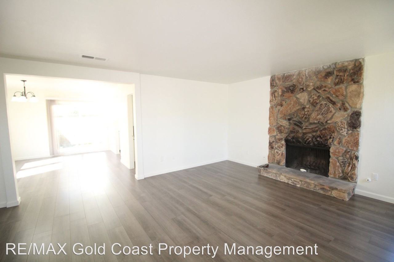 4904 Dunes St - Photo 3 of 24