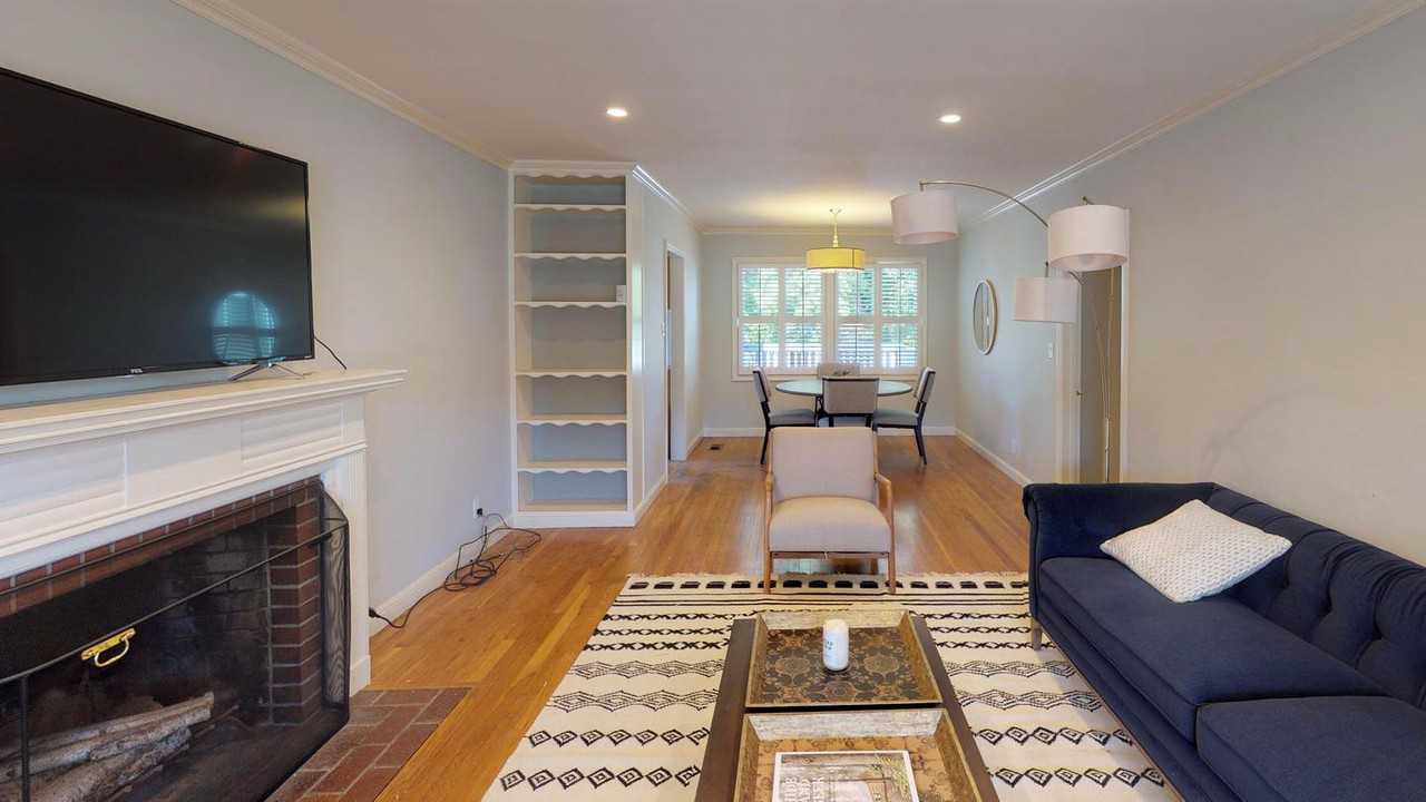 Delightful San Mateo home with lovely patio - Photo 4 of 17