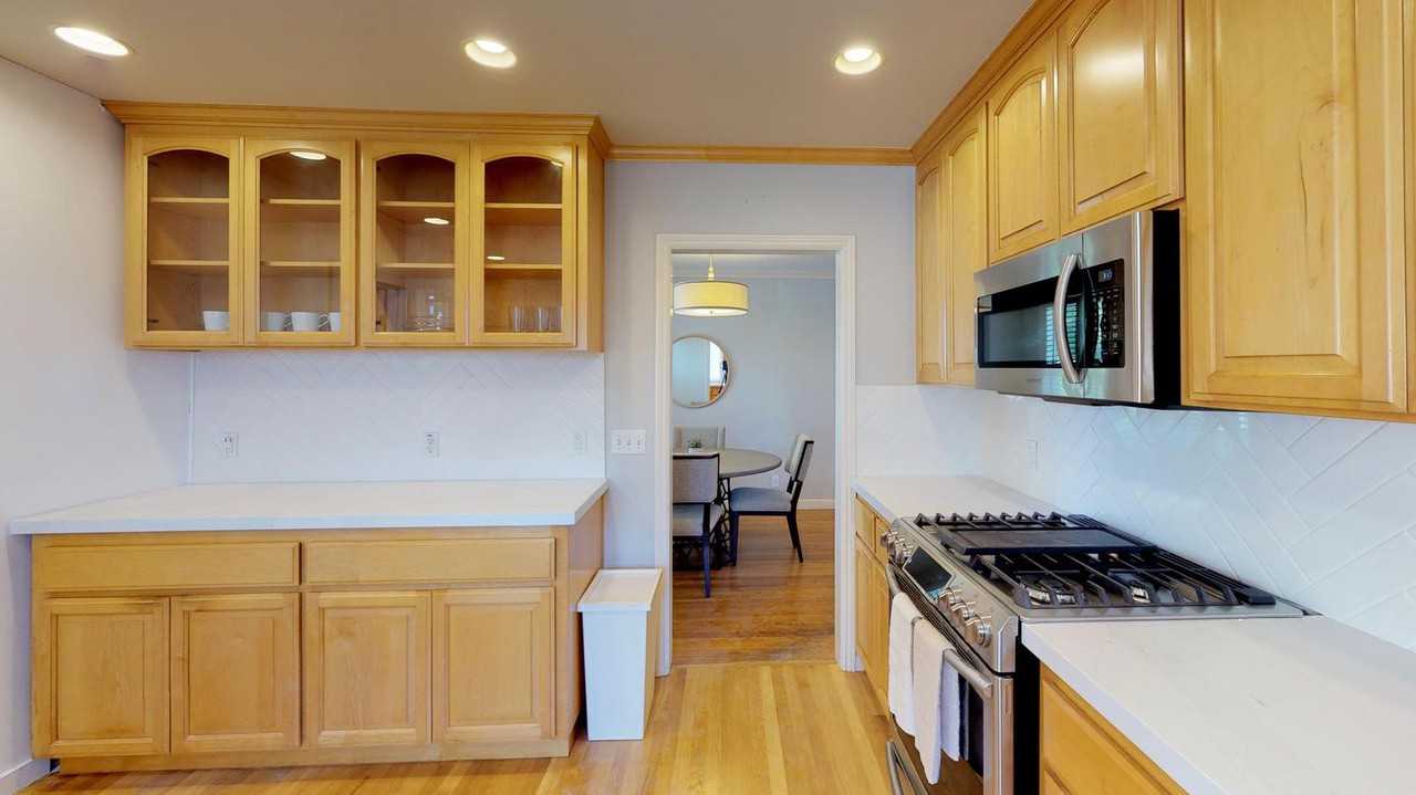 Delightful San Mateo home with lovely patio - Photo 5 of 17