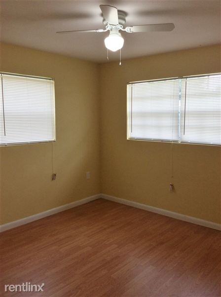 835 NW 199th St - Photo 2 of 11