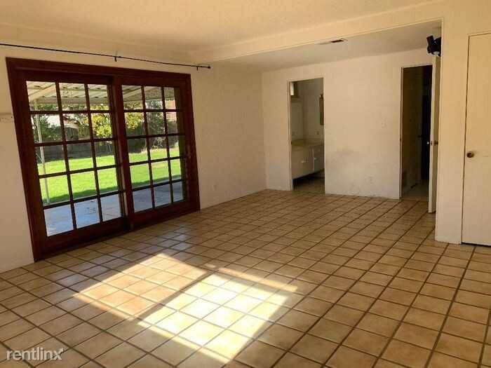 683 Calabria Dr - Photo 3 of 35