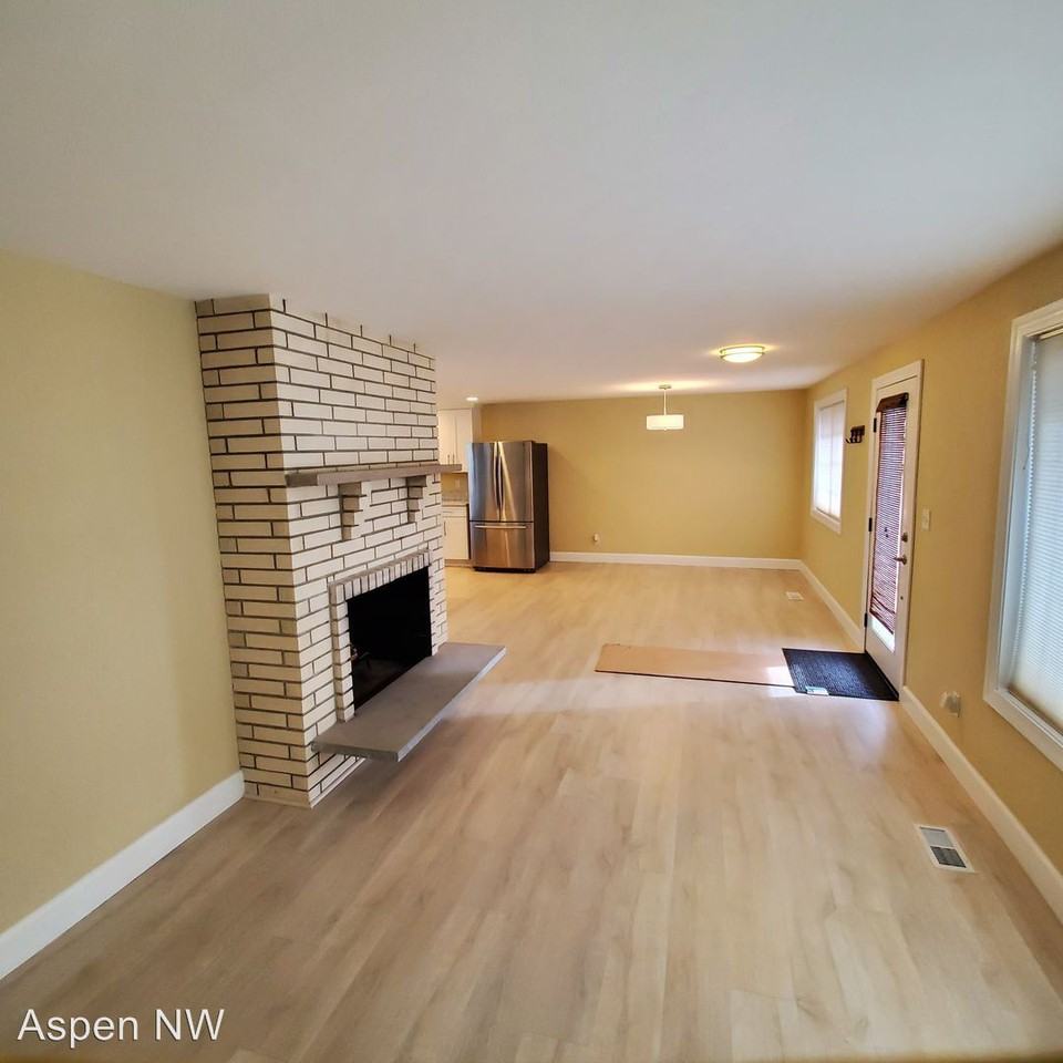 3615 East Bay Dr Nw - Photo 3 of 22