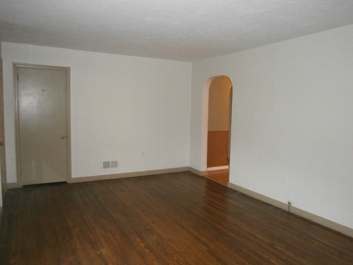 303 Maywood Road - Photo 3 of 11
