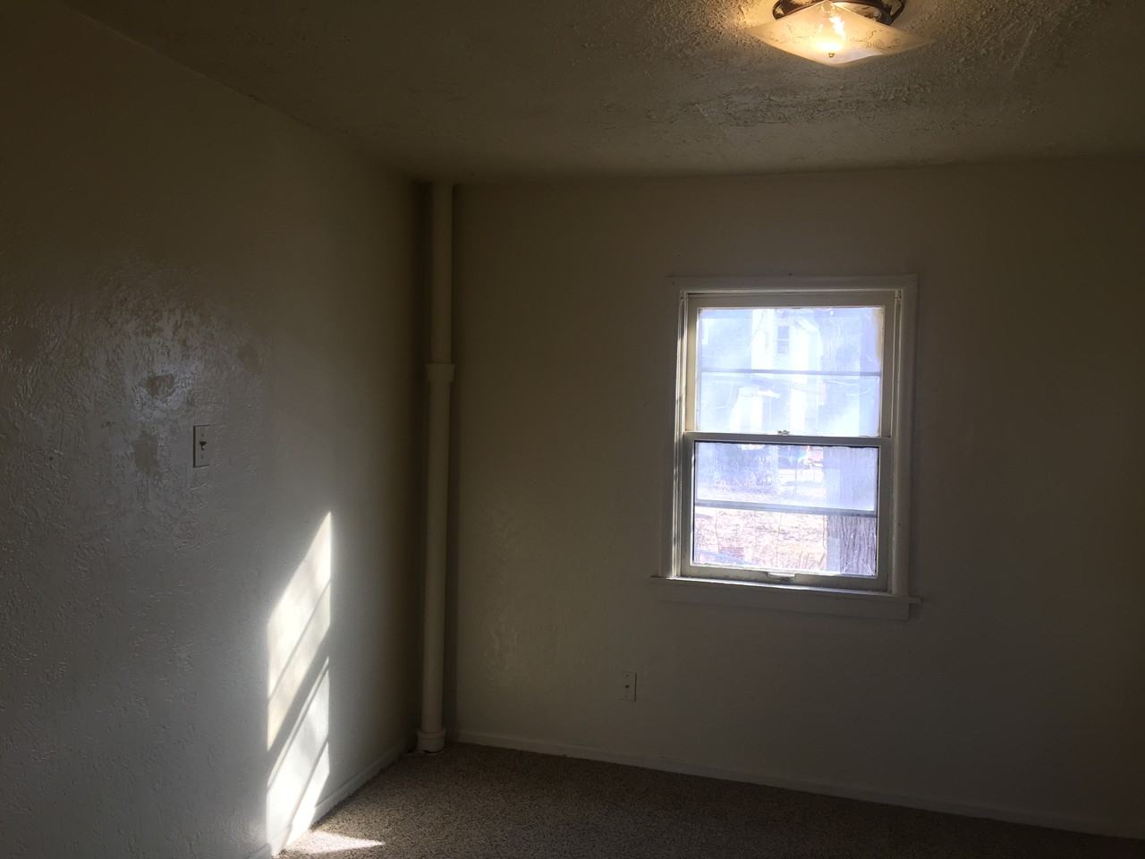 1912 S 12th St - Photo 3 of 7