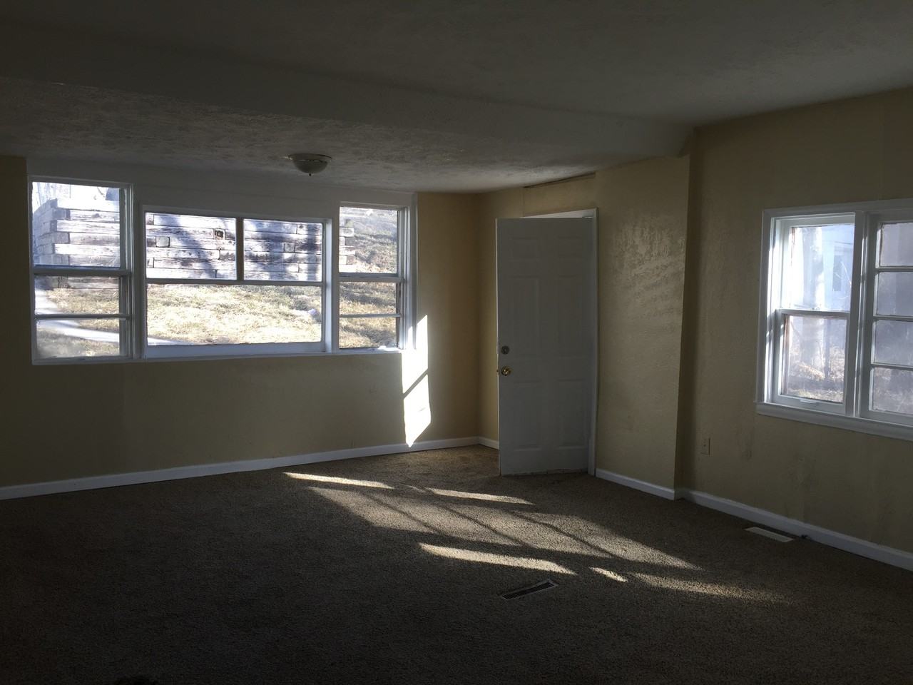 1912 S 12th St - Photo 2 of 7