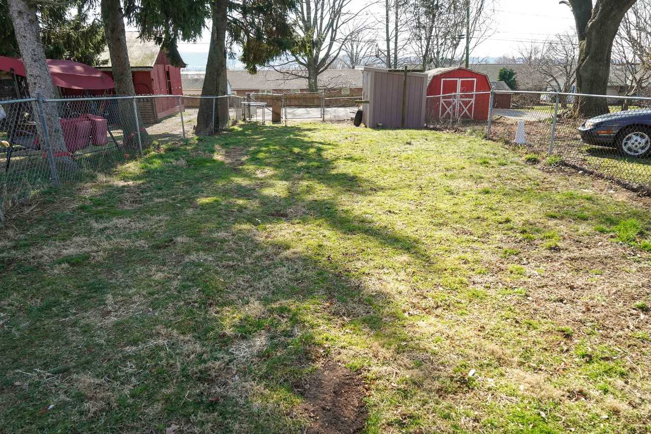 328 E Jackson St - Photo 2 of 14