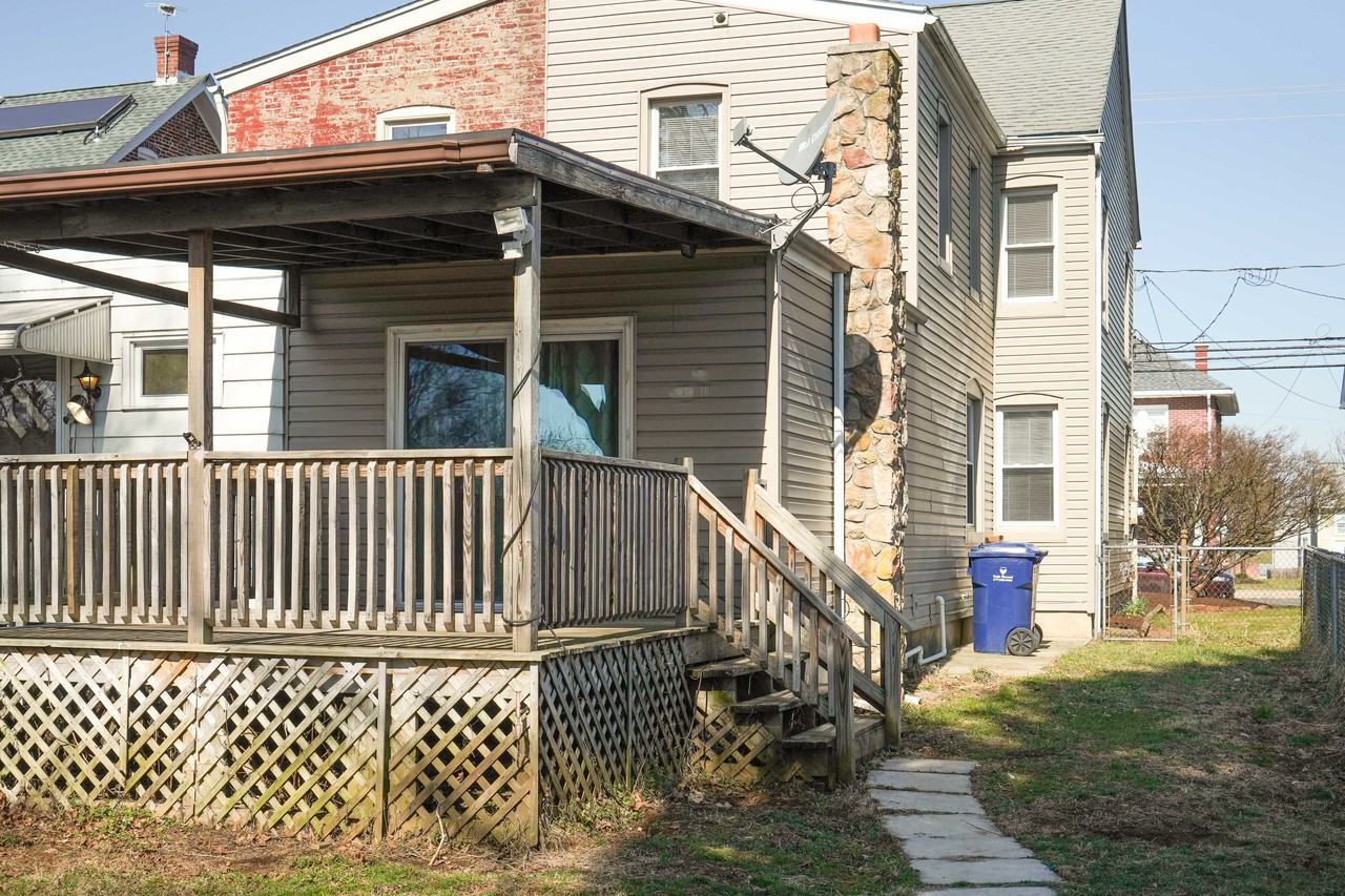 328 E Jackson St - Photo 3 of 14