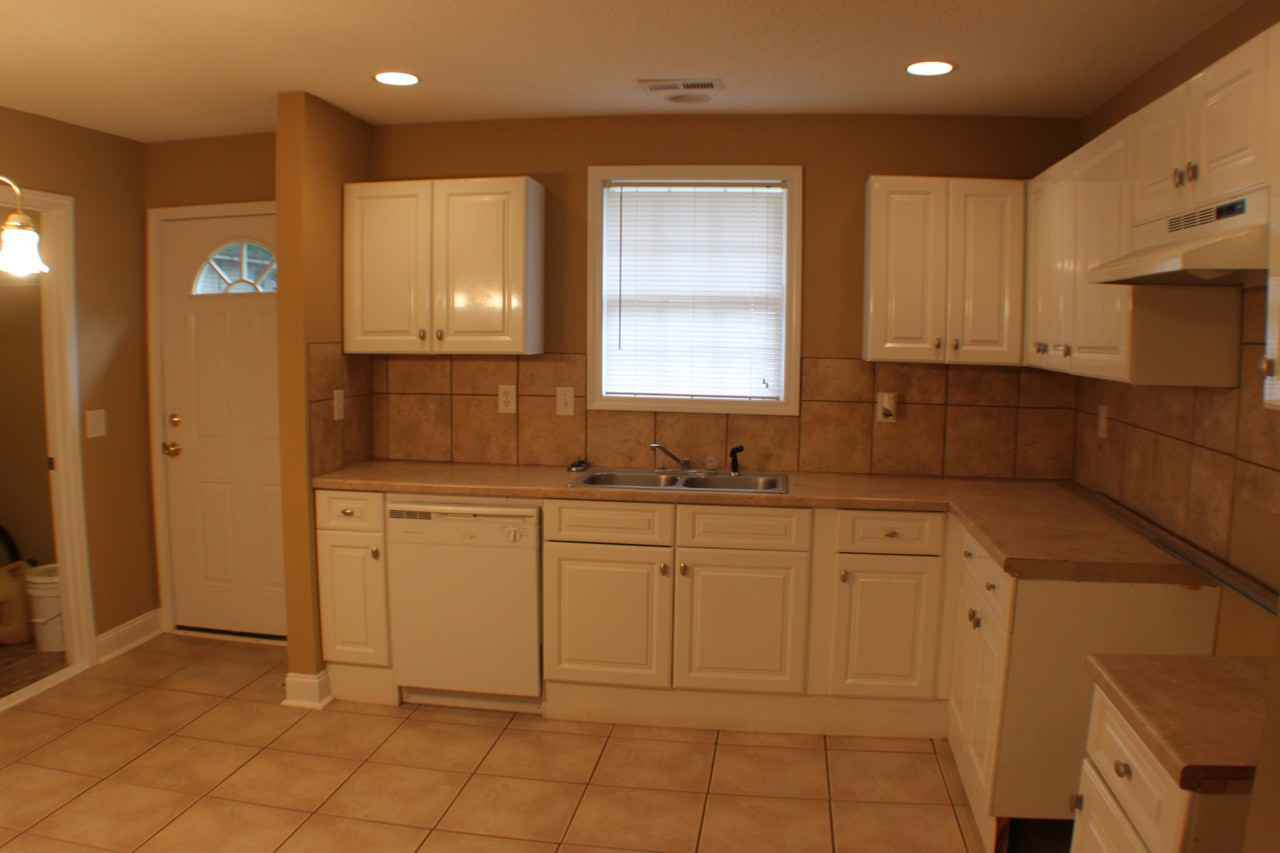 911 Skyland St - Photo 2 of 6