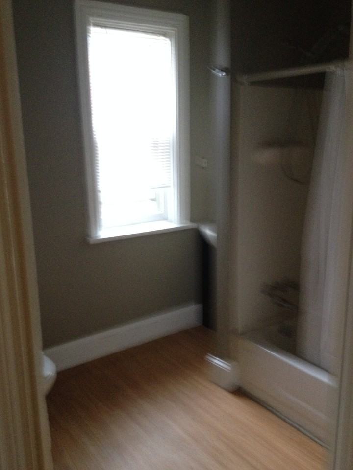 621 Emerald St - Photo 2 of 26