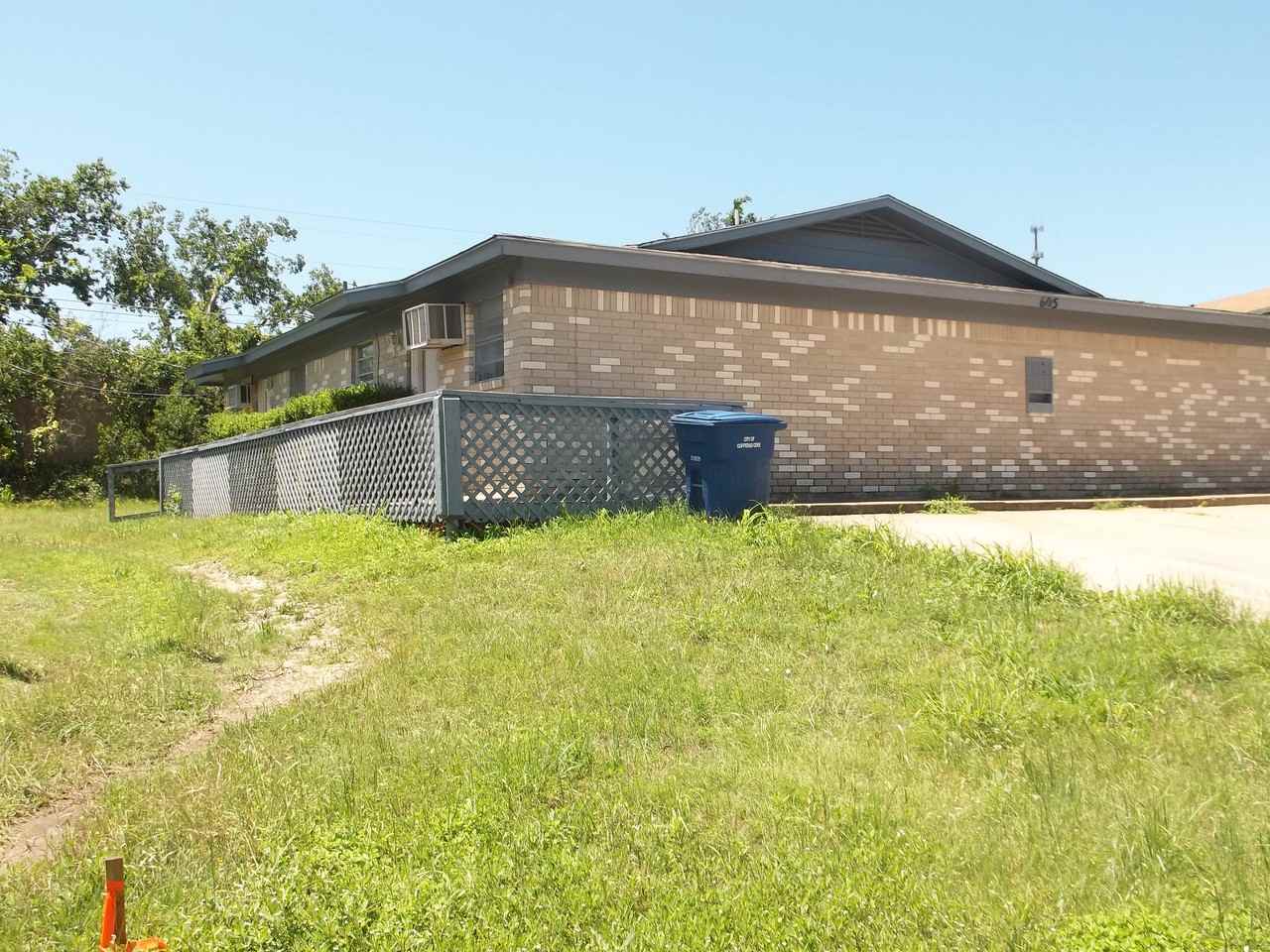 605 Sunset Ln - Photo 2 of 2