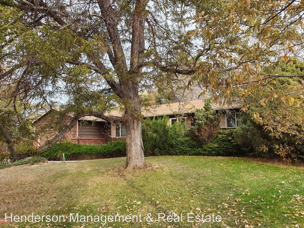 2100 Manchester Cir. - Photo 2 of 9