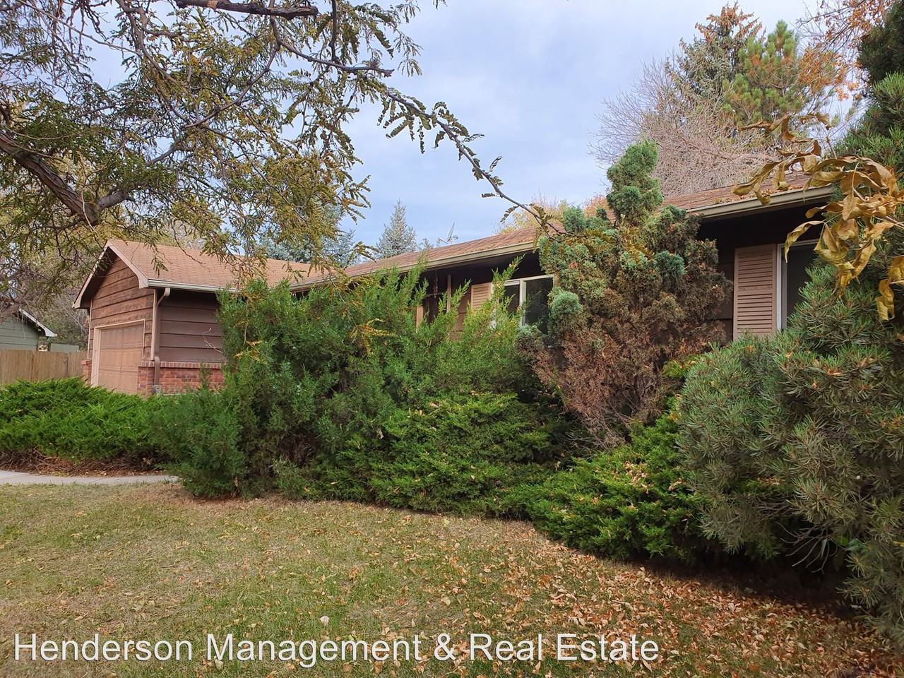 2100 Manchester Cir. - Photo 3 of 9