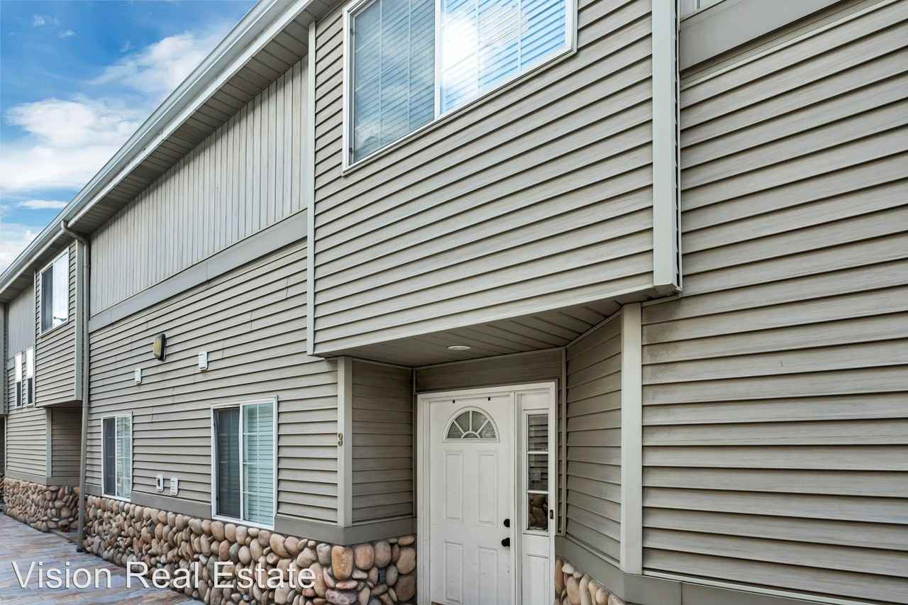 466 N 100 W - Photo 2 of 16