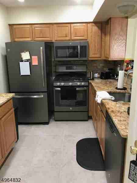 165 Milkweed Ct - Photo 2 of 5