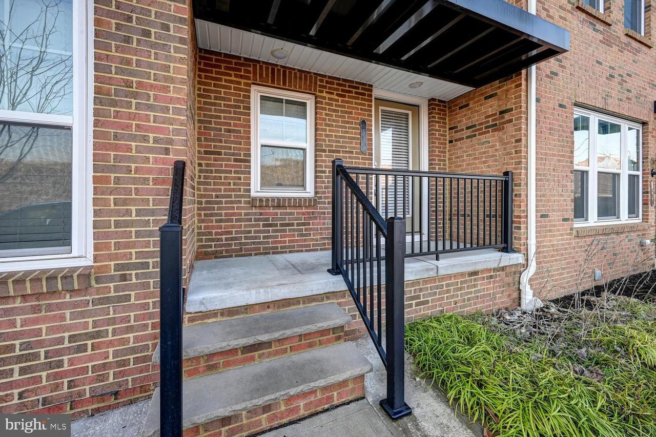 53 Green St - Photo 3 of 18