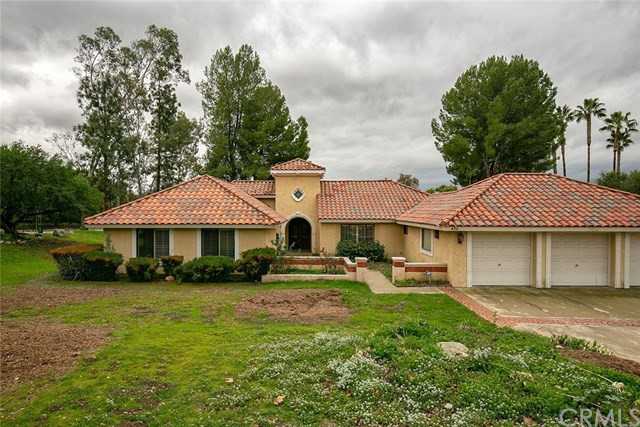 784 Pomello Drive - Photo 2 of 25