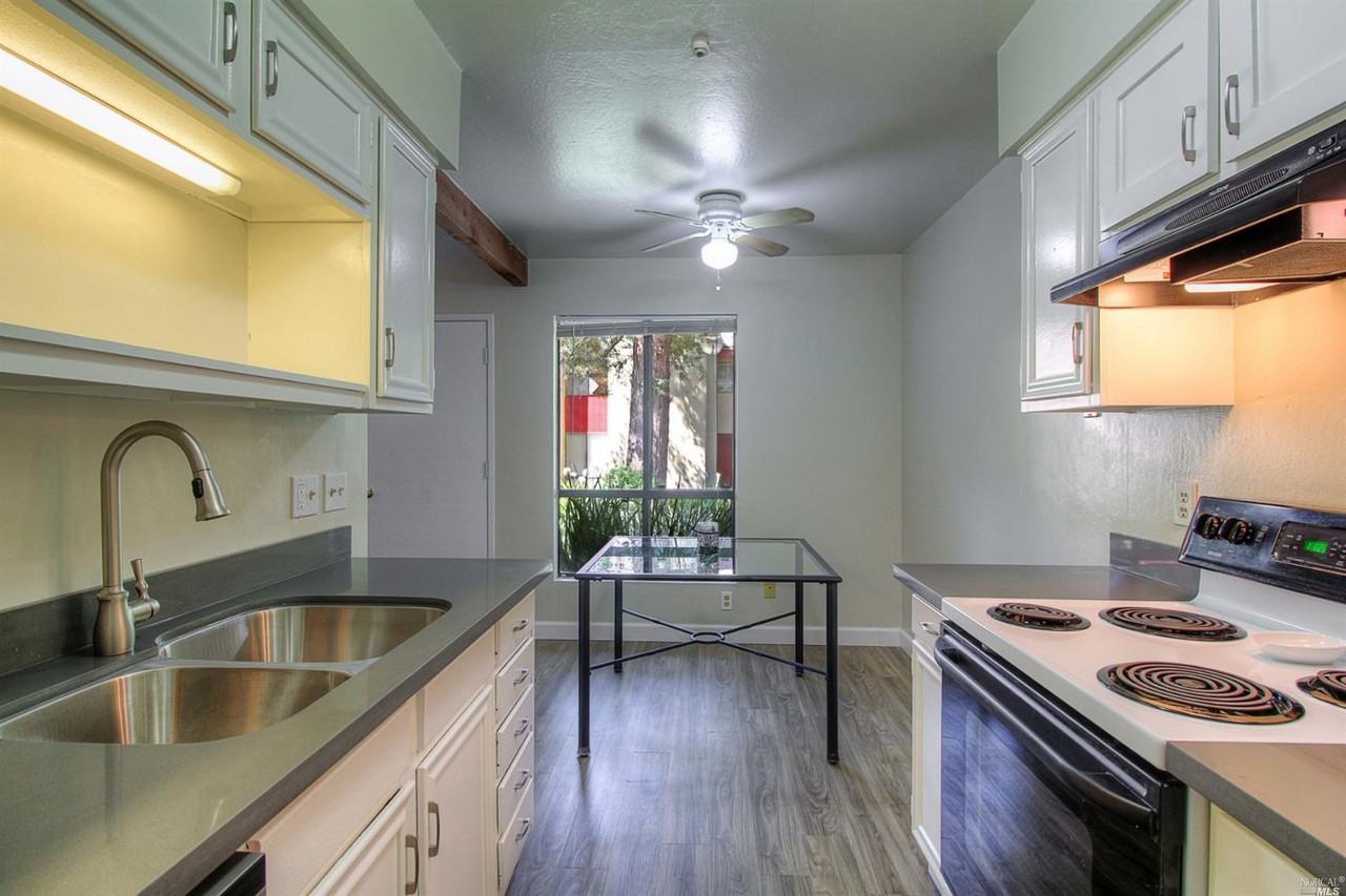 49 Redwood Court - Photo 2 of 10