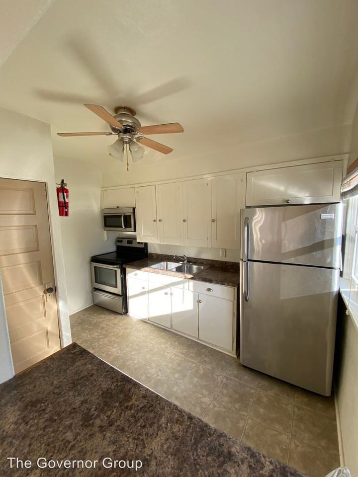 1014 Friendly Ave - Photo 2 of 10