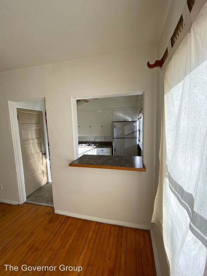 1014 Friendly Ave - Photo 3 of 10