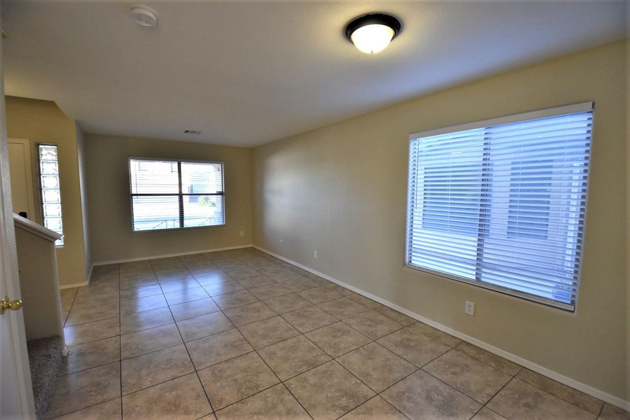 12937 W Holly St - Photo 2 of 19