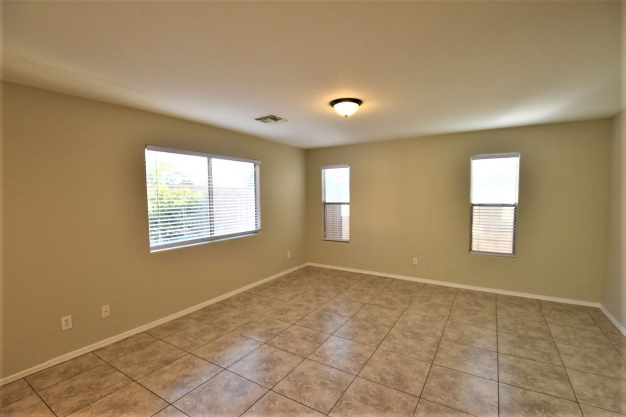 12937 W Holly St - Photo 3 of 19