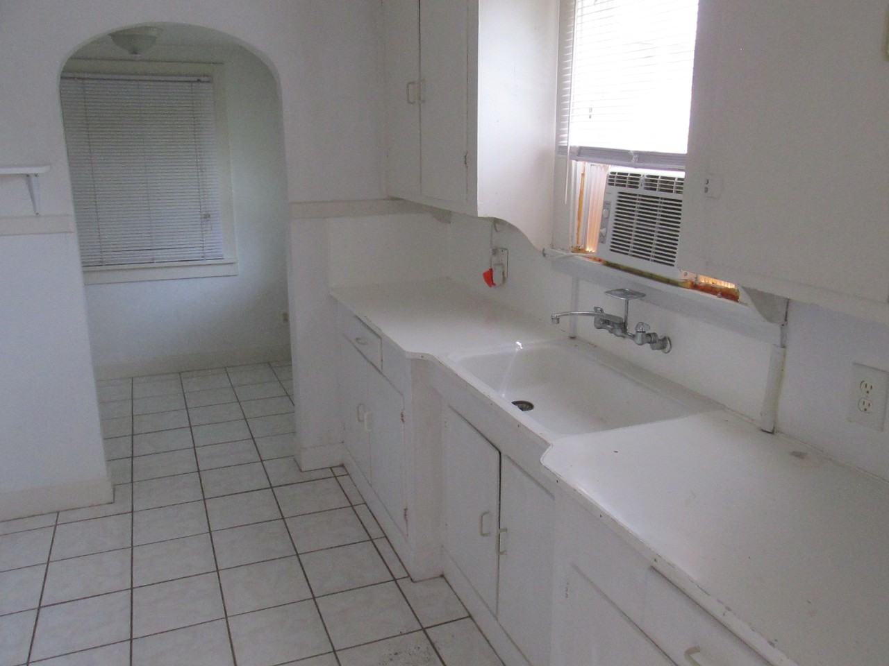 3912 West Gadsden Street - Photo 5 of 8