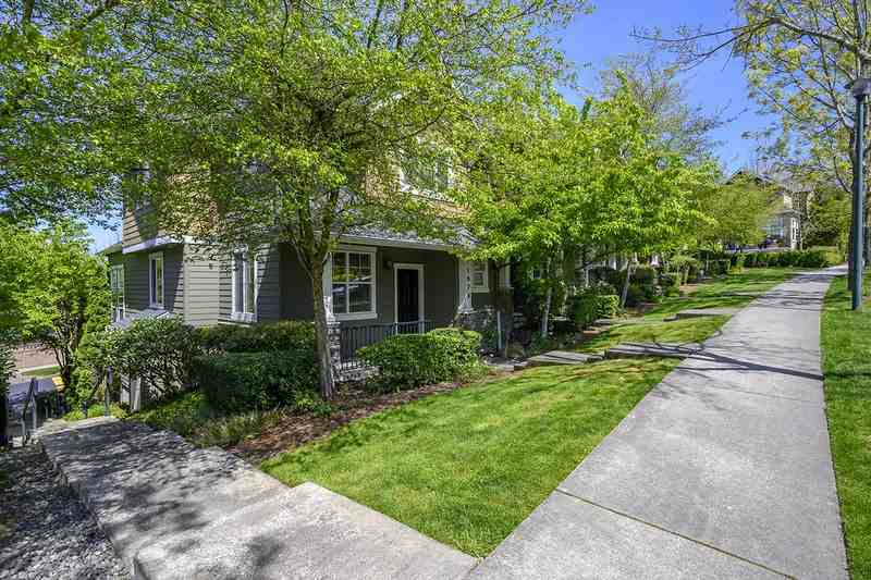 1679 Ne Juneberry Street - Photo 2 of 23