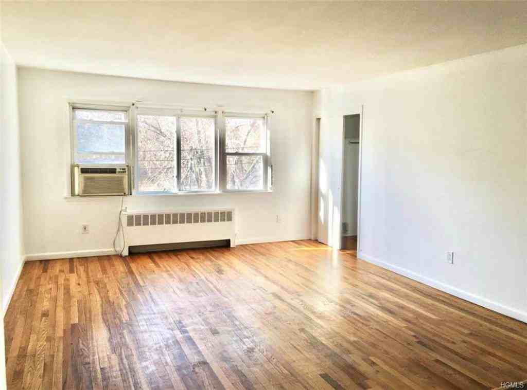 82 Harrison Ave - Photo 2 of 8