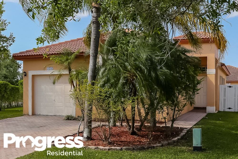19281 Nw 13th St - Photo 3 of 15