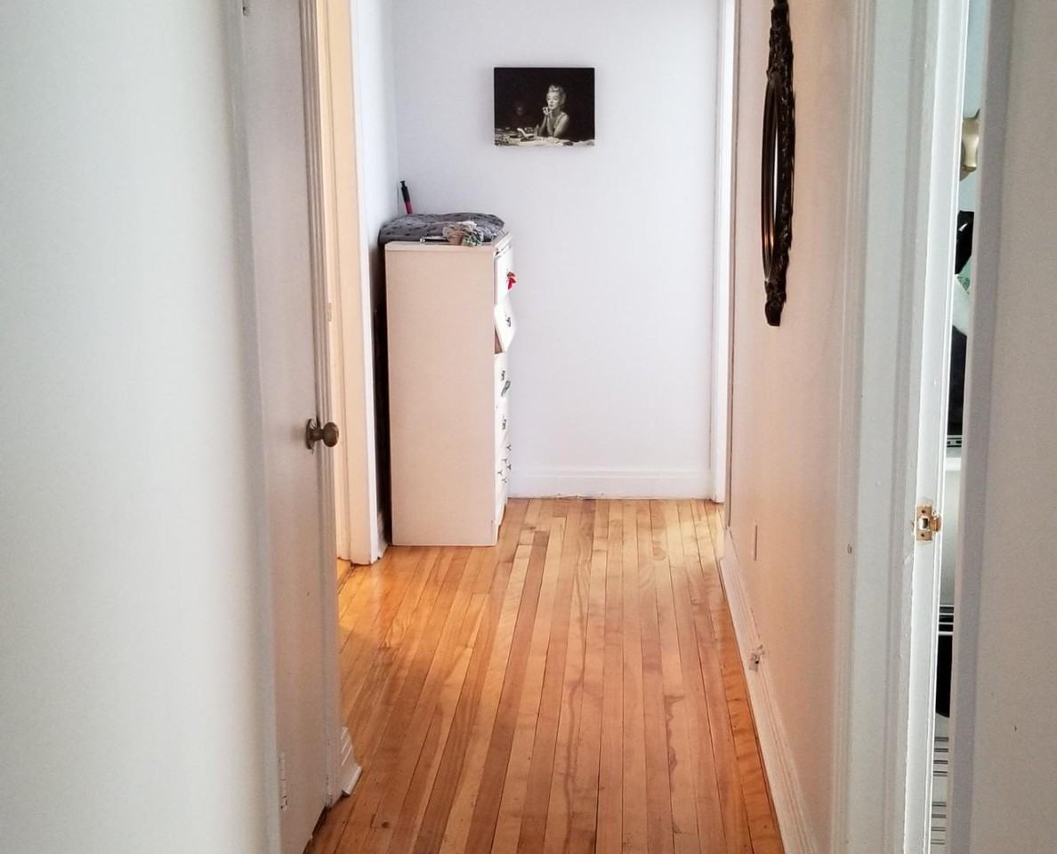 320 Rue Le Moyne Ouest #3 - Photo 6 of 9