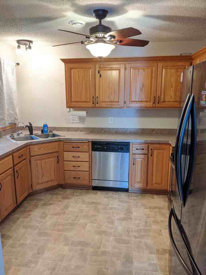 931 Golden Way Nw - Photo 2 of 10